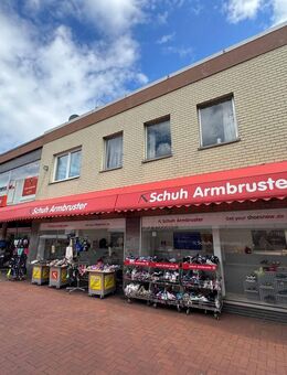 Wohn- und Geschäftshaus mit großer Fensterfront direkt in der Fußgängerzone - Uetersen