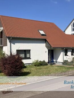 Freistehendes Einfamilienhaus in bester Lage von St. Ingbert - viel Platz, Potenzial und viel Grün! - Sankt Ingbert
