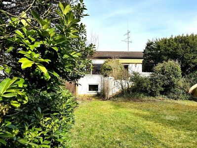 **RESERVIERT** Großzügiges Anwesen mit viel Potenzial, auf 1.000 m² wunderschönem Grundstück