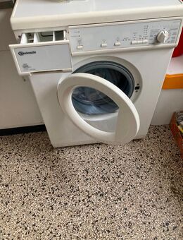 Haushaltsauflösung Husum. 2.11. Schränke, Kommoden, Bett, Sofa ZU VERSCHENKEN - Husum (Schleswig-Holstein)