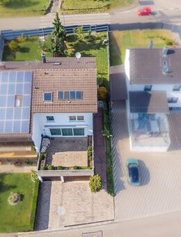 Familienglück in Birkenfeld - DHH mit Einliegerwohnung, Garten & Doppelgarage - Birkenfeld (Baden-Württemberg)