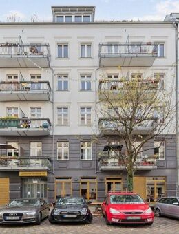 Provisionsfrei - großzügige Wohnung mit Altbaucharme und zwei Balkonen in gefragter Lage - Berlin