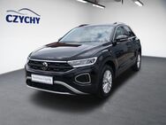 VW T-Roc, 1.0 TSI Life, Jahr 2023 - Neu Wulmstorf