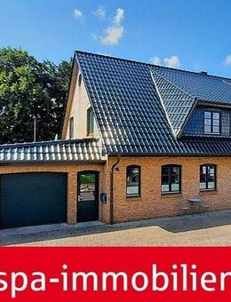 TOP-Gepflegtes und wertiges Einfamilienhaus mit Kaminofen, Doppelgarage und großem Garten! - Hamdorf