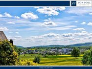 Großzügig Wohnen auf zwei Etagen mit Fernblick, Feldrandlage, 2 Terrassen, Garten & Doppelgarage - Neu Anspach
