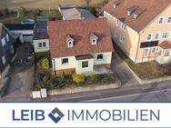 Charmantes Einfamilienhaus in Weidhausen - Renoviertes EG, OG mit Potenzial, mit Garten & zwei Garagen! - Weidhausen (Coburg)