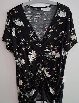 Romantisches Shirt mit Blümchen - Bad Oeynhausen