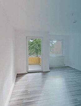 ++ RAUMWUNDER: Großzügige 6-Zimmer-Wohnung mit Balkon ++ - Diepholz
