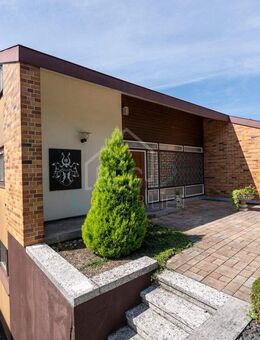 Elegantes Einfamilienhaus mit Indoor-Pool und sonniger Terrasse - Nürtingen