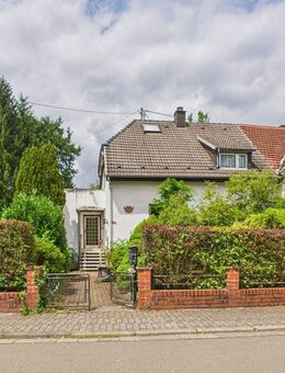 Doppelhaushälfte mit großem Garten, Grillhütte & Baugrundstück - seltene Gelegenheit! - Riegelsberg