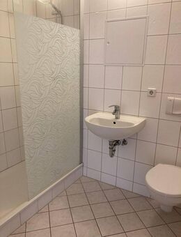Schnell sein! Jetzt 3-Raum-Wohnung mit Dusche, Balkon und Aufzug in der Innenstadt sichern. - Gera