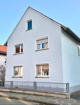 Zweifamilienhaus mit Potenzial: Investition in beliebter Lage! - Strullendorf