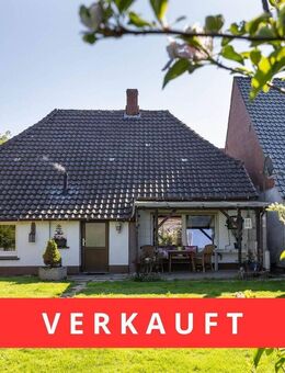 Haus mit Bade- und Schlafgelegenheit im Erdgeschoss. - Lage (Niedersachsen)