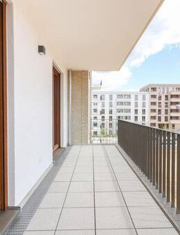 Komfortabel & elegant: Schöne 3-Zi.-Wohnung mit Balkon, moderner Küche & TG-Stellplatz - Frankfurt (Main)