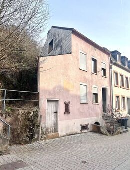 **Renovierungsbedürftiges Reihenendhaus in Trier-Ehrang - ca. 150 m² Wohnfläche auf ca. 200 m² Grundstück - Abriss- und Neubauoption** - Trier