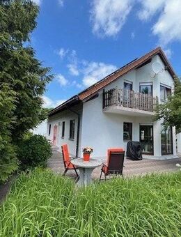 Hochwertiges Einfamilienhaus mit Erker und Balkon - Sundhagen