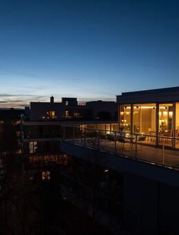 Atemberaubendes Penthouse: Fantastische Blickachsen, 3,40 Meter hohe Räume und viel Privatsphäre - München