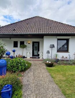 ZUHAUSE sein auf EINER EBENE - Zentrale LAGE Bungalow + Wintergarten + Garage - Varel