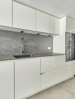 Schönbrunn: Teilrenoviertes Einfamilienhaus mit Scheune in ruhiger Lage - Schönbrunn