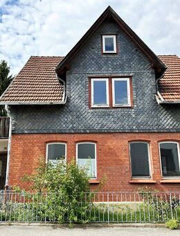 Freistehendes Einfamilienhaus mit Garten, Garage, Stellplatz, Balkon |Coburg (Cortendorf) - Coburg
