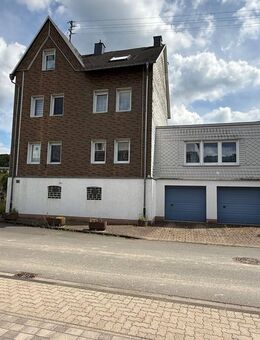 Viel Platz für die Familie - großzügiges Einfamilienhaus mit Wintergarten, Pool und zwei Garagen! - Herdorf