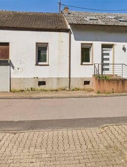 FREISTEHENDES WOHNHAUS MIT ÜBERDACHTEM BALKON UND SICHT INS GRÜNE IN FREUDENBURG! - Freudenburg