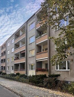 Familienwohnung mit Loggia im grünen Englischen Viertel - Berlin
