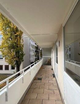 +++ Helle 3-Zimmer-Wohnung mit separater Küche, großem Balkon nach Süden Englschalkinger Straße +++ - München