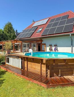 Nachhaltig wohnen - Einfamilienhaus mit Kamin, Pool & PV-Anlage - Heidgraben