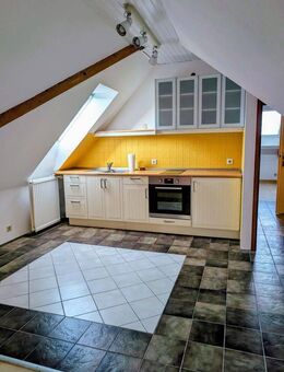 Gemütliche 2-Zimmer-DG-Wohnung in begehrter Waldrandlage von Norderstedt - Norderstedt