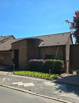Mit Fernblick über das Ruhrtal: Top-gepflegte, großzügige Einfamilien-Doppelhaushälfte mit Einliegerwohnung in Bestlage von Bochum-Stiepel - Bochum