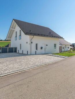 Einziehen & Wohlfühlen: Freistehendes Einfamilienhaus mit Top-Ausstattung in Stühlingen - Stühlingen