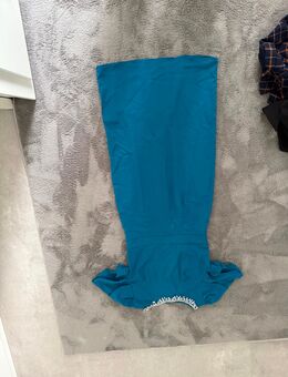 Ocean blaues Kleid mit Silber Schmuck dran - Leverkusen