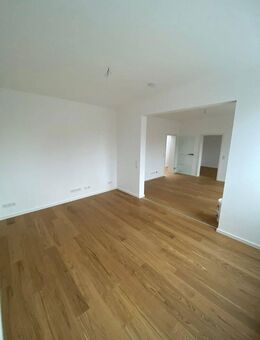 Luxus DG-Wohnung im Zentrum von Nienburg mit großem Balkon - Nienburg (Weser)