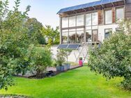 Leben im Einklang mit der Natur in einer modernen Bauhausvilla mit Schwimmbad und Fördeblick - Heikendorf