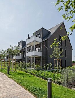 Bezugsfertig: Helle 4-Zimmer-Wohnung mit Balkon im ersten Obergeschoss - Eggolsheim