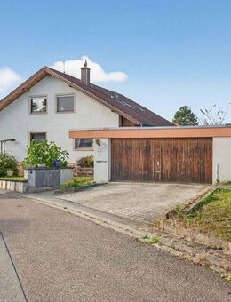 Charmantes Zweifamilienhaus mit Garten, Doppelgarage und vielen Möglichkeiten in Königsbach-Stein - Königsbach-Stein