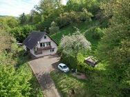 Ein-bis Zweifamilienhaus in Alleinlage mit großem Grundstück in Bad Karlshafen - Bad Karlshafen