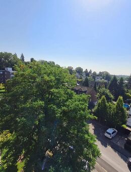 Nicht einsehbare 100 m²- Dachterrasse mit eigenem Saunahaus: Penthouse-Wohnung mit Fernblick- Nähe Unterbacher See - Düsseldorf