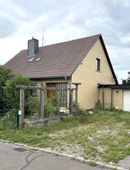 Einfamilienwohnhaus im kleinen Ort Nähe Kirchberg (2,5 km) mit großem Garten u. Garage - Dillendorf