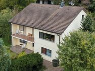 Charmantes Einfamilienhaus mit Einliegerwohnung in Aussichtslage - Niederstetten