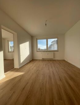 Treuenbrietzen: Albert-Schweitzer-Str.: sanierte 4 Zimmer-Wohnung mit ca. 73 m² per SOFORT frei - Treuenbrietzen