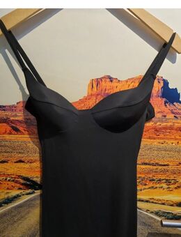 ein schwarzes langes Abendkleid Firma Feeling Boutiqueware edel - Bochum