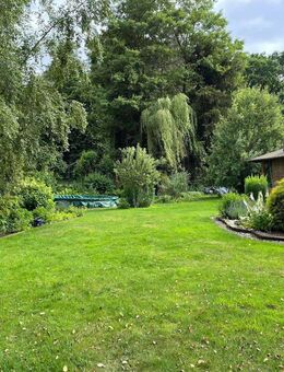 2-Familienhaus auf parkähnlichem Grundstück, zwei Garagen u.v.a.m. Pavillon - Krebeck