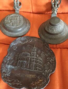 ALTE DECKEL VON KRÜGEN & SCHALE MIT BILDGRAVUR *NUR KONVOLUT* - Großostheim