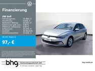 VW Golf, 2.0 TDI Life, Jahr 2023 - Freudenstadt