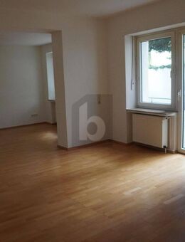 KOMFORTABLES ZUHAUSE MIT CHARME UND INDIVIDUALITÄT - Düsseldorf