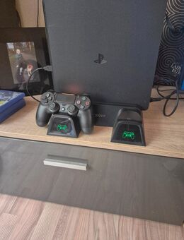 Playstation 4 slim mit 1 TB mit 1 Controller und PsS Ständer mit integrierten Lüfter und Ladestation für die Controller - Castrop-Rauxel