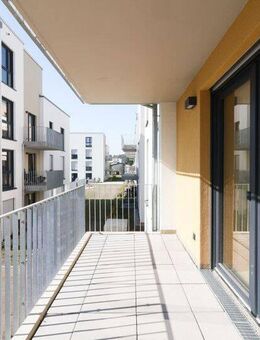 Lichtdurchflutete 5-Zimmer-Wohnung mit stilvoller Einbauküche, zwei Bädern und großem Balkon - Bad Friedrichshall