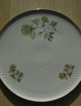 Edelstein Porzellan Tortenplatte weiß Rosen Goldrand Relief Griffe Vintage Retro 7,- - Flensburg